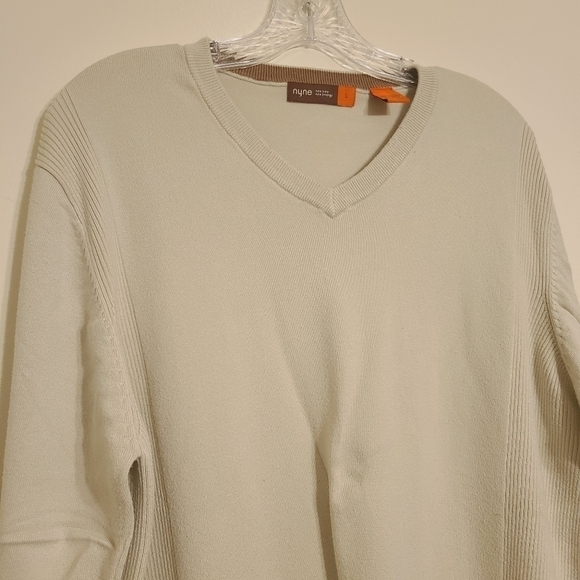 New You New Energy | Men's Classic Tan/ Cream V-Neck Sweater (Size Large) - Picture 5 of 11